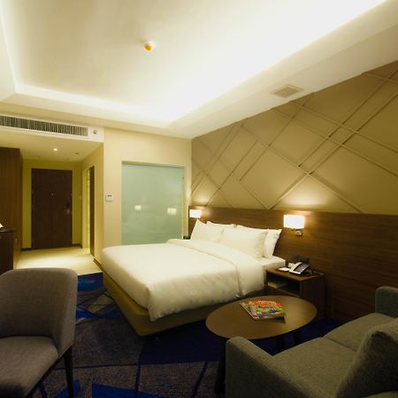 Luxent Hotel Quezon City Bagian luar foto