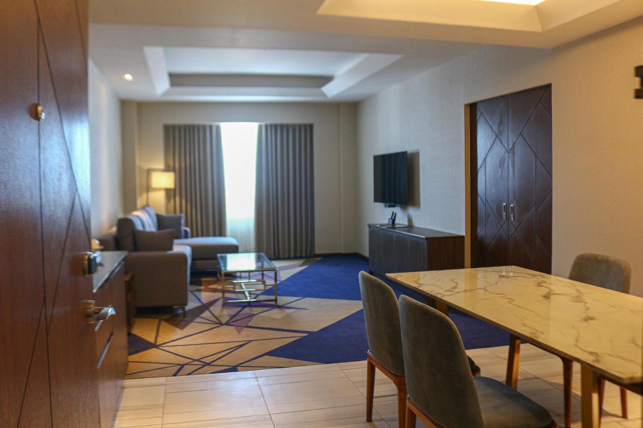 Luxent Hotel Quezon City Bagian luar foto