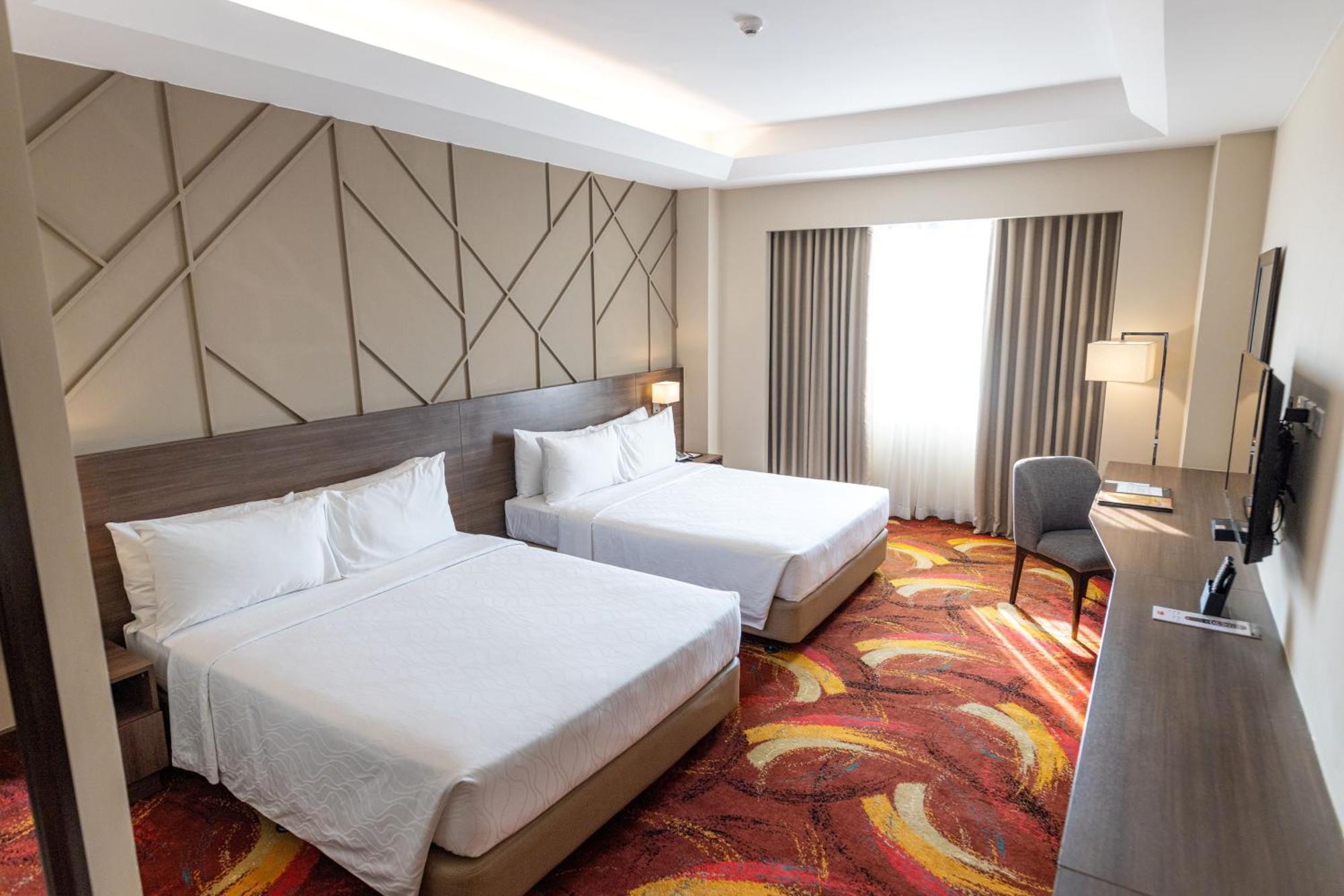 Luxent Hotel Quezon City Bagian luar foto