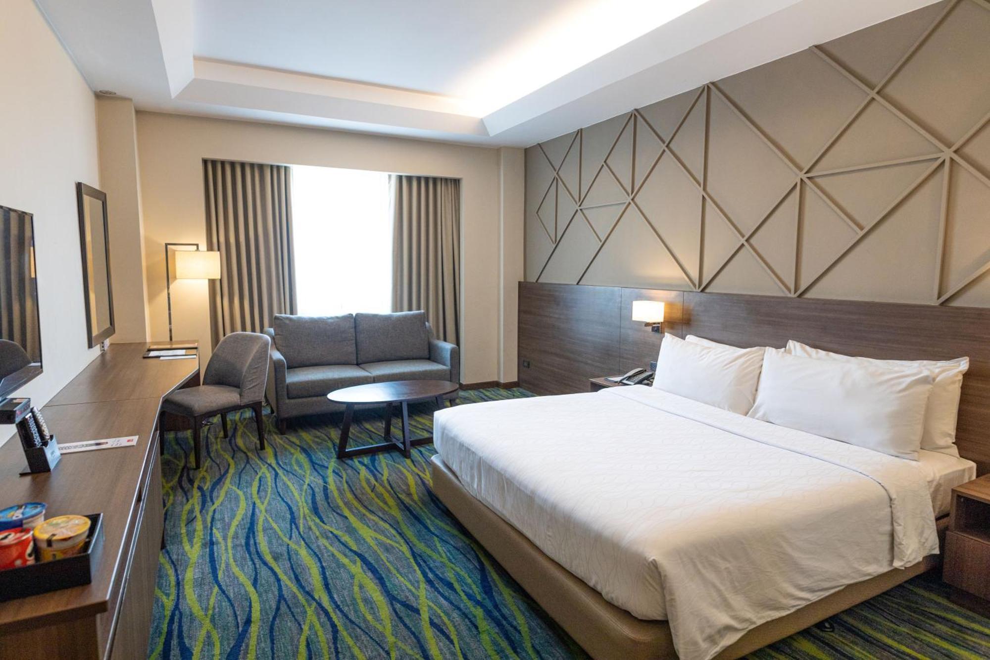 Luxent Hotel Quezon City Bagian luar foto