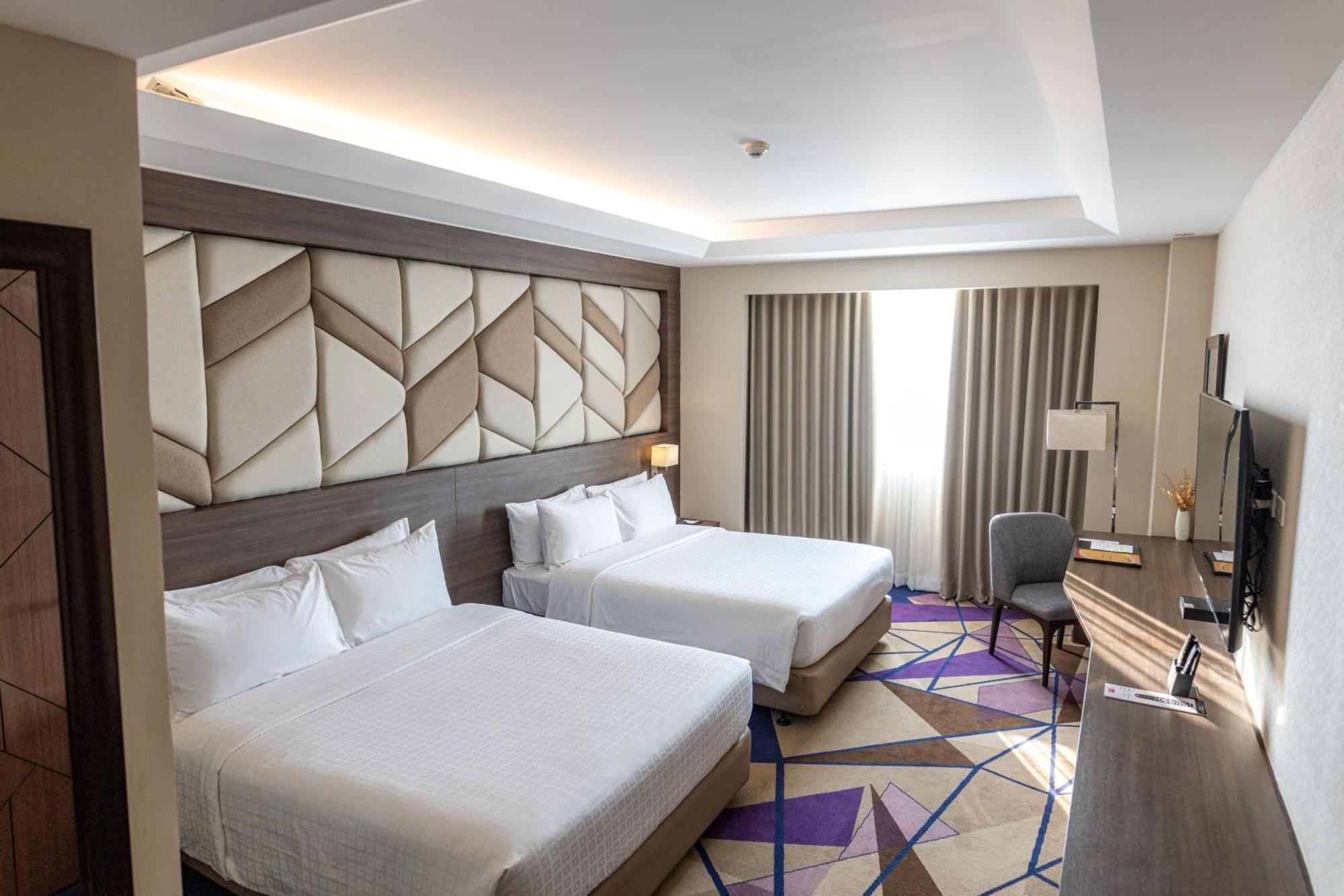 Luxent Hotel Quezon City Bagian luar foto