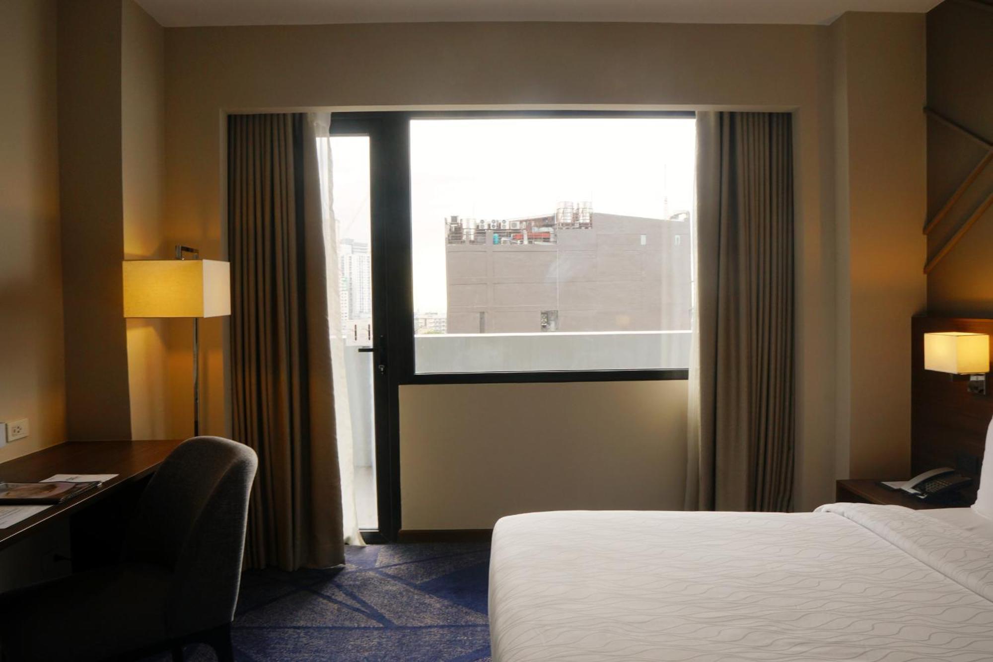 Luxent Hotel Quezon City Bagian luar foto