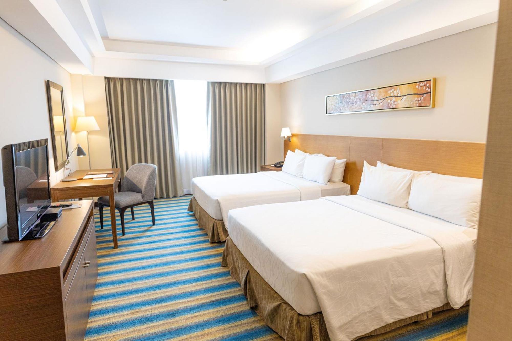 Luxent Hotel Quezon City Bagian luar foto