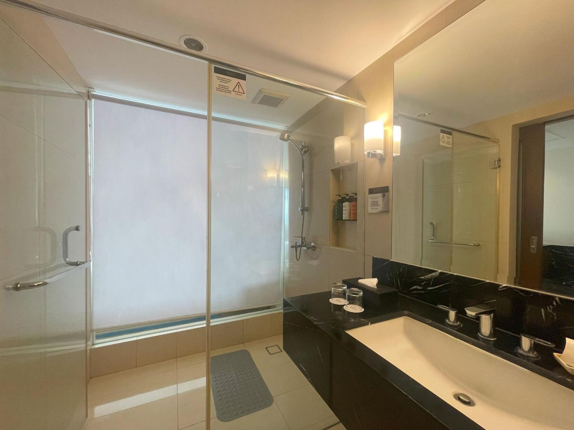Luxent Hotel Quezon City Bagian luar foto
