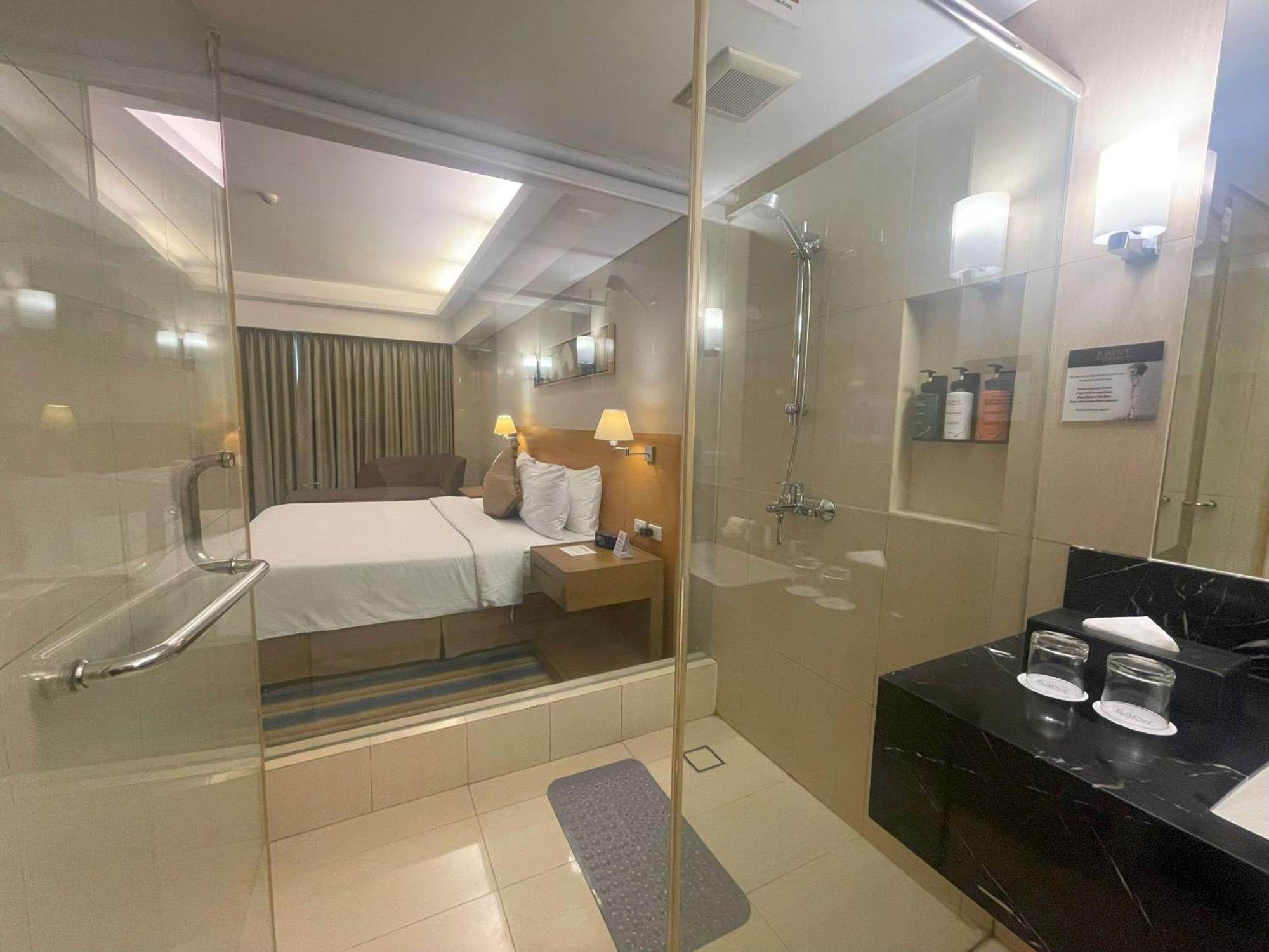 Luxent Hotel Quezon City Bagian luar foto