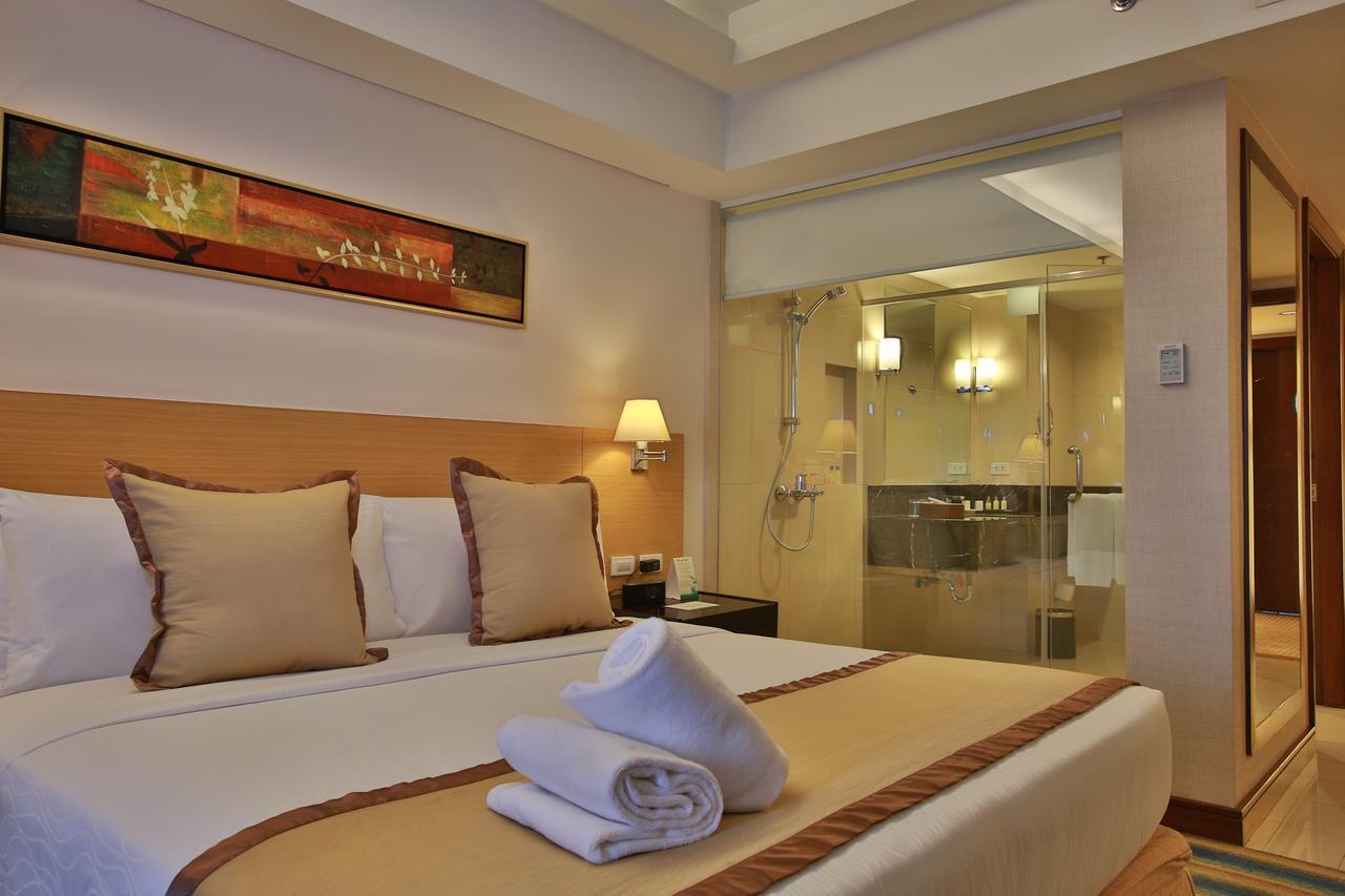 Luxent Hotel Quezon City Bagian luar foto