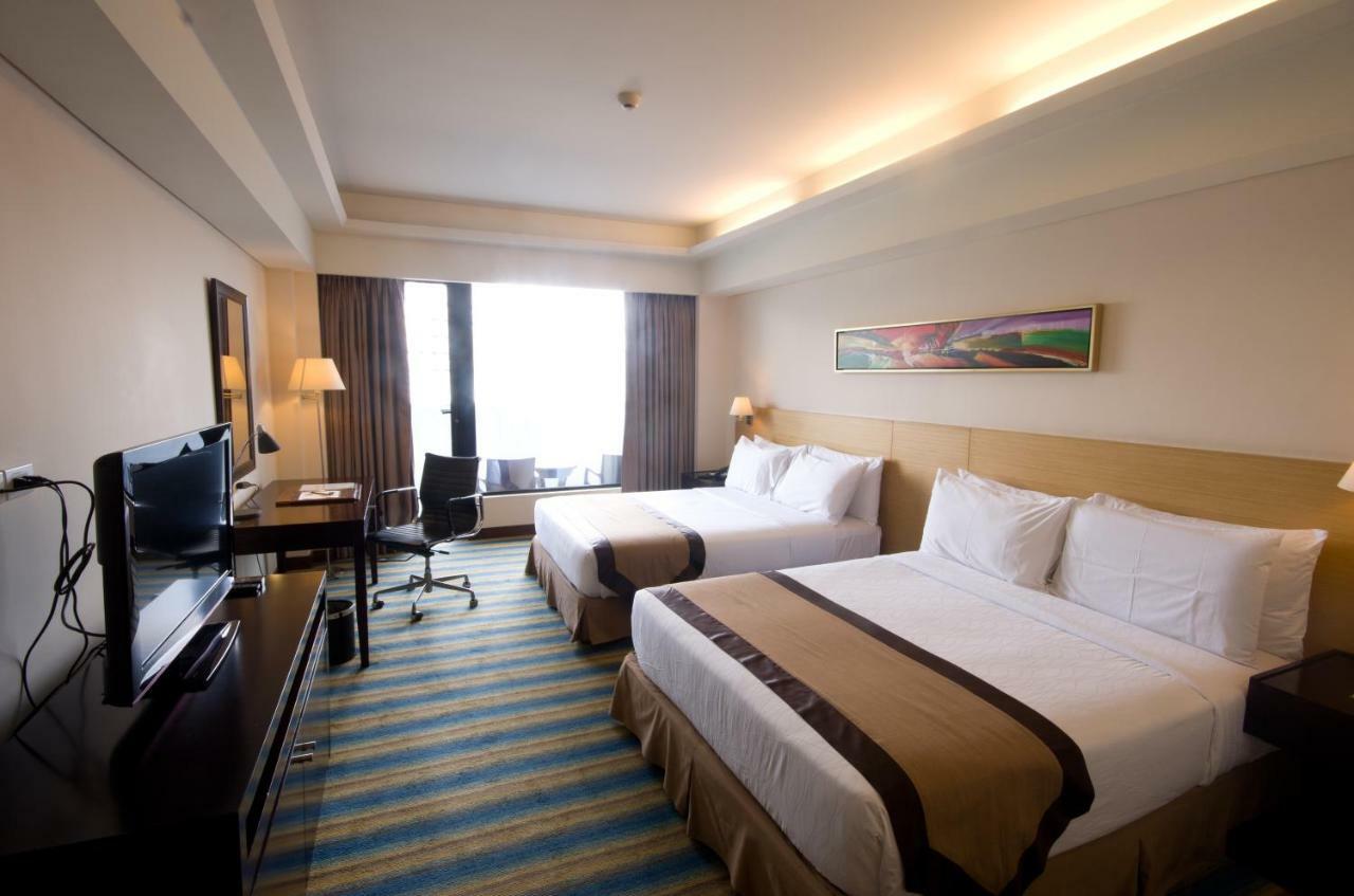 Luxent Hotel Quezon City Bagian luar foto