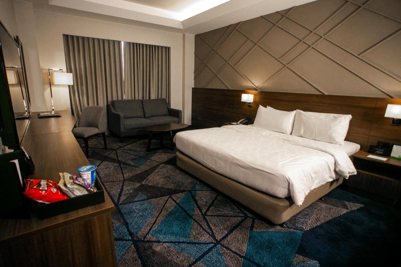 Luxent Hotel Quezon City Bagian luar foto