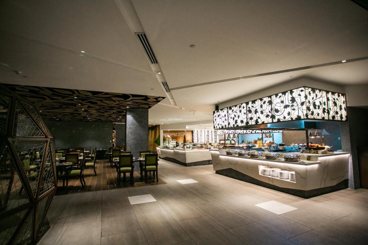 Luxent Hotel Quezon City Bagian luar foto