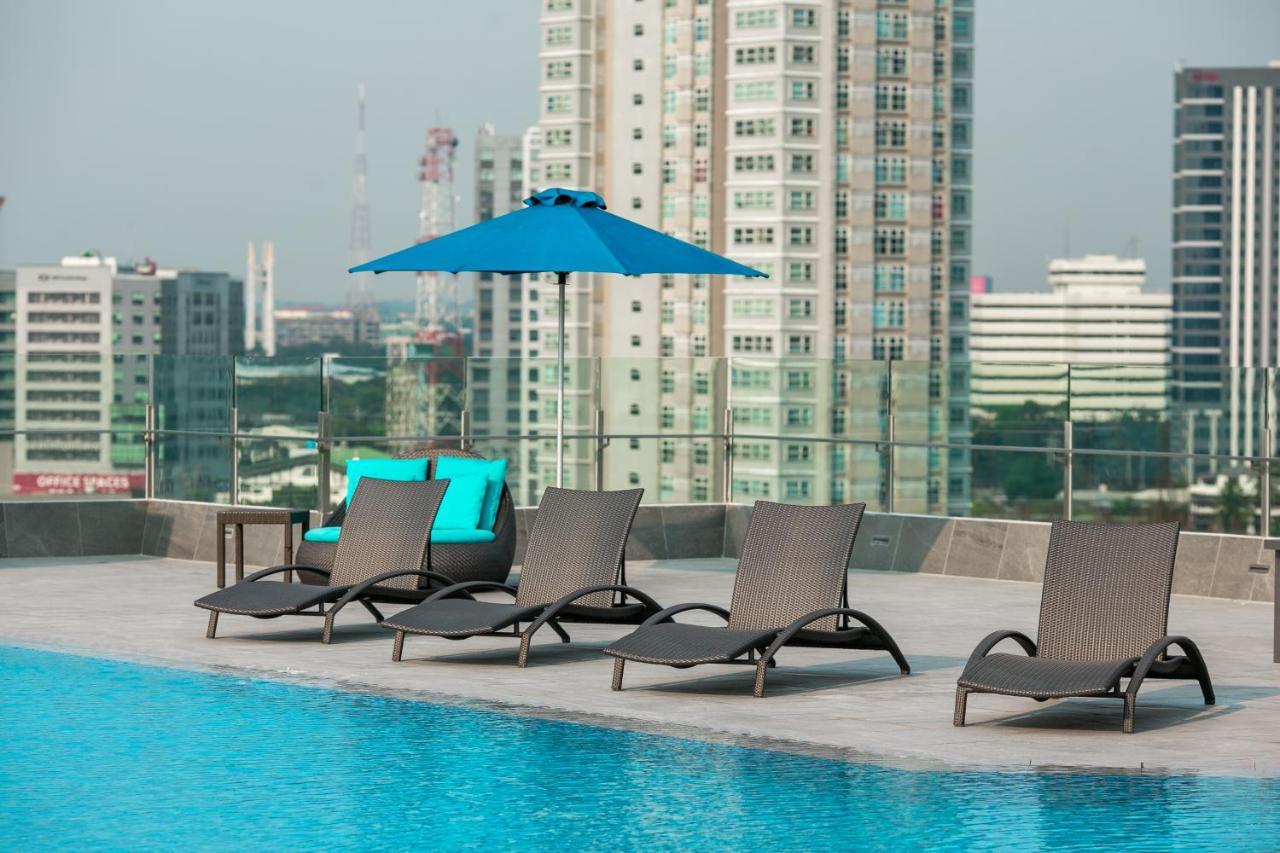 Luxent Hotel Quezon City Bagian luar foto