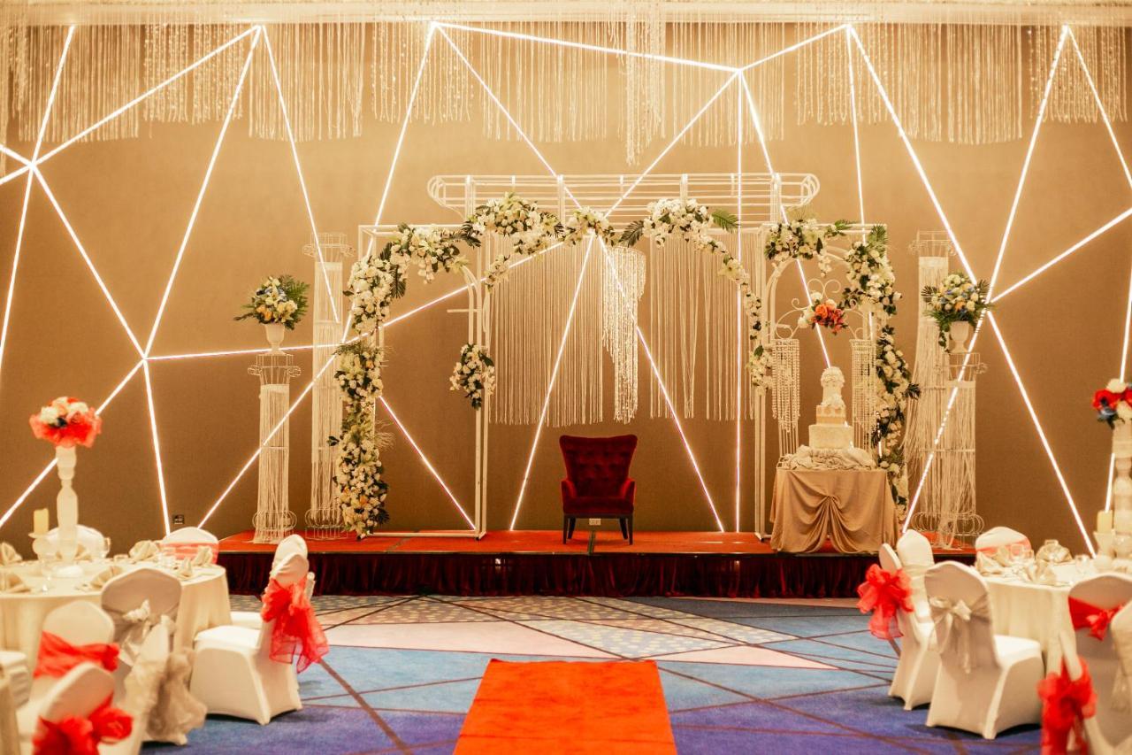 Luxent Hotel Quezon City Bagian luar foto